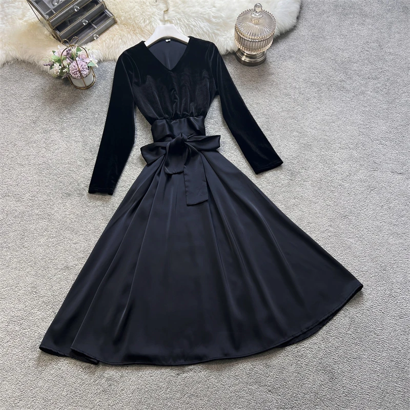 

Texture Cui Shun silky velvet dress women's 2023 new autumn and winter mid-length v-neck wide hem skirt