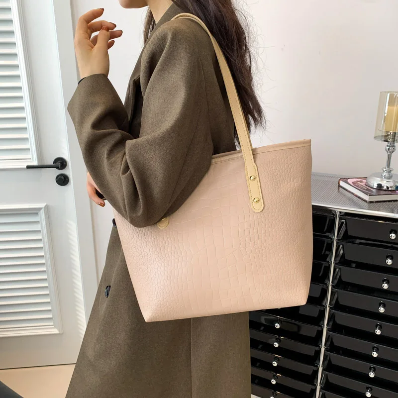 Autumn Winter New Retro Fashion Large Capacity Tote Shoulder Bag Fashion Simple Commuting Designer Luxury Shoulder Bag Handbag