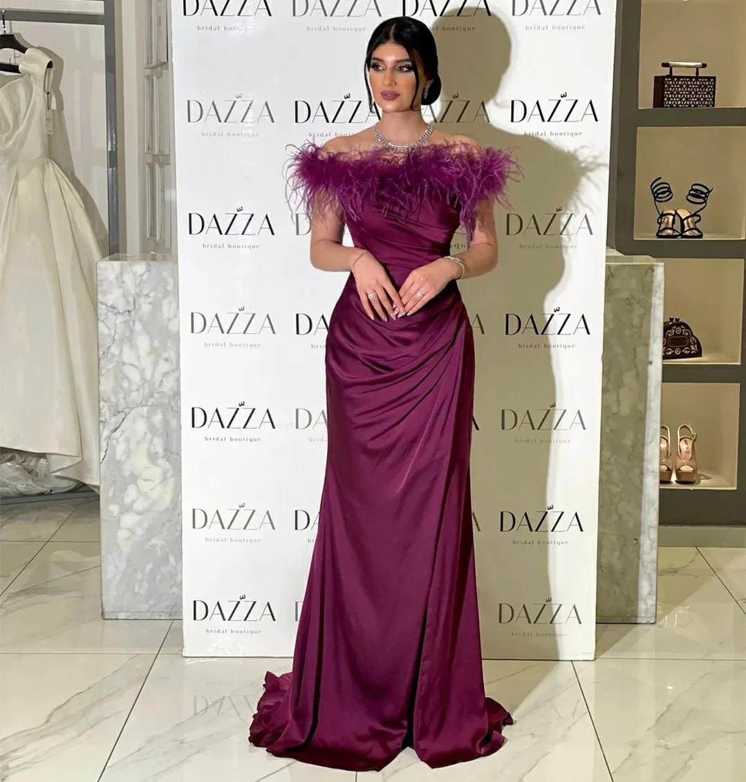 

Elegant Long Satin Off Shoulder Evening Dresses With Feathers Mermaid Pleated Small Train Formal Occasion Prom Party Gowns