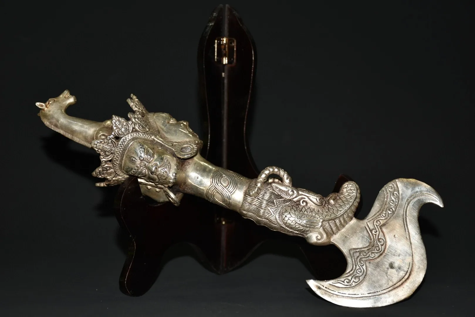 

Tibetan Bronze Gilded Silver Horse Head Puba Vajra Demon Subduing Pestle, Dharma Tool, Axe Pout Base, Buddhist Hall Item Pendant