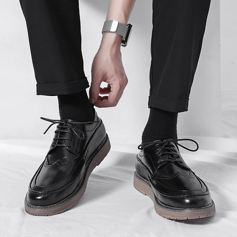 

Brand Men Office Oxford Dress Lace Up Shoes Korean Version of Block Leather Shoes with Wooden Heel and Lace Up Men Casual Shoes