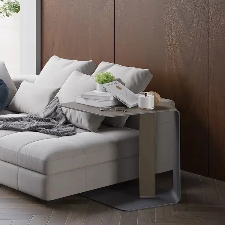 طاولة جانبية فاخرة جلد طبيعي إيطالي بتصميم عصري لغ...