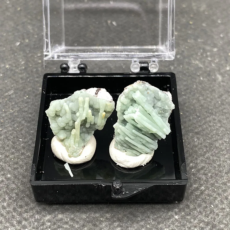 100%  Natural gibbsite （Ultraviolet fluorescence effect green）Mineral Specimens Stones and Crystals Healing Crystal