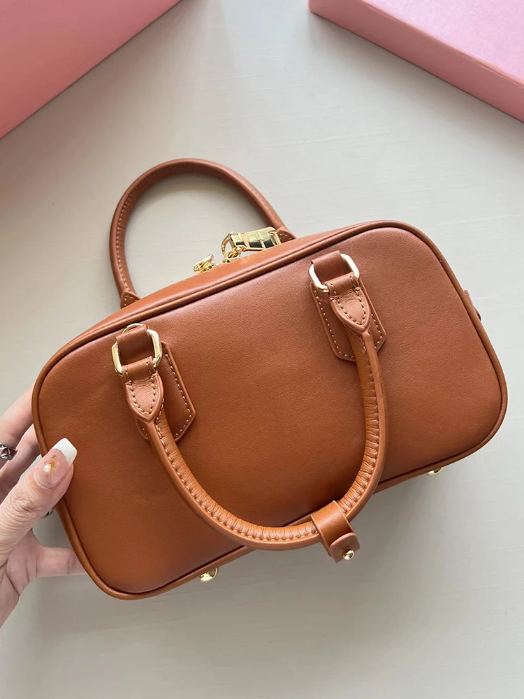 

Designer retro leather handbag Women's New briefcase Boston Bag Fashion Large capacity Multi-functional shell bag shoulder bag