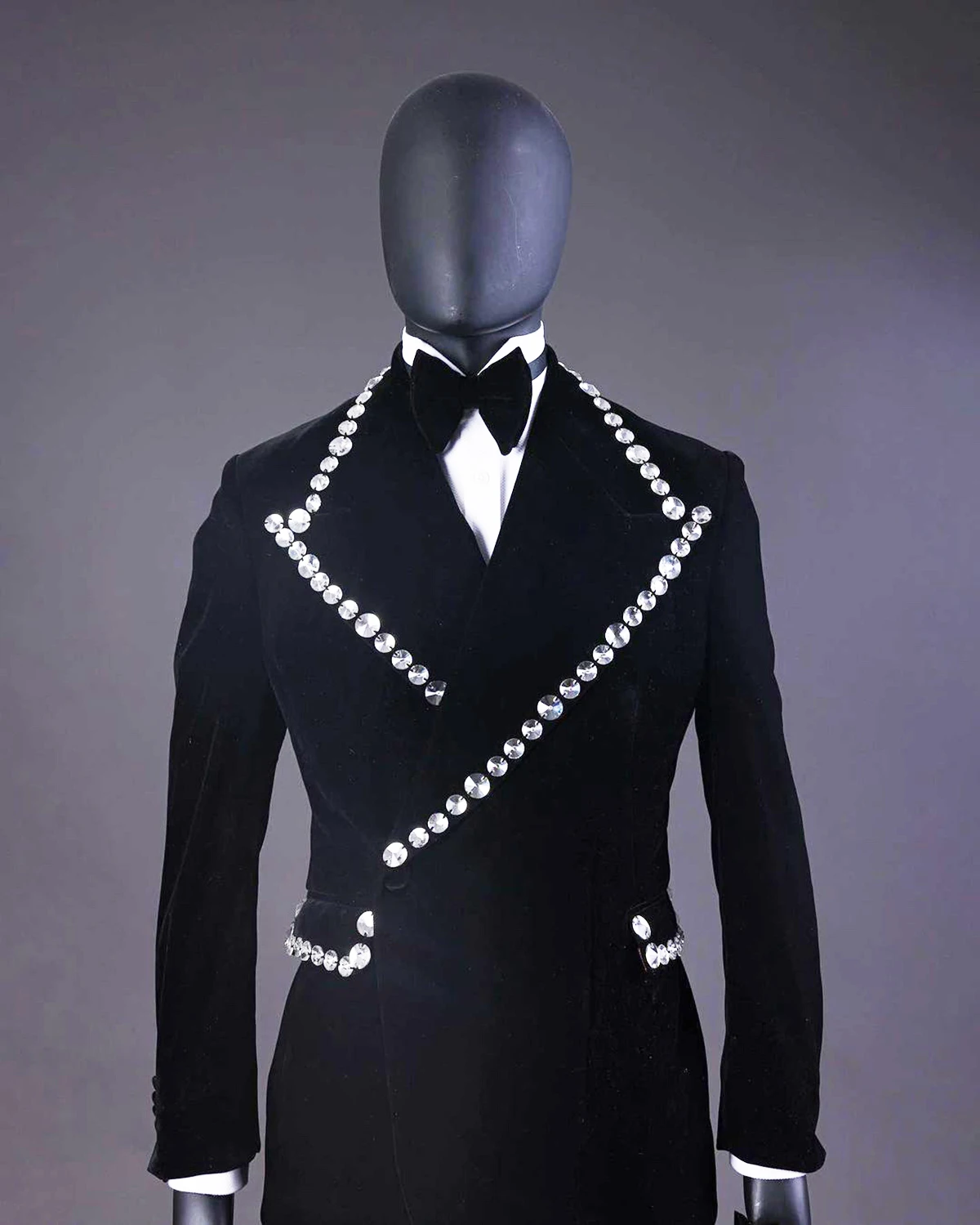 Luxury Crystal Mens Wedding Tuxedos Slim Fit Gorgeous Tailored Beading Peaked Lapel Jacket One Piece Male Costume Coat