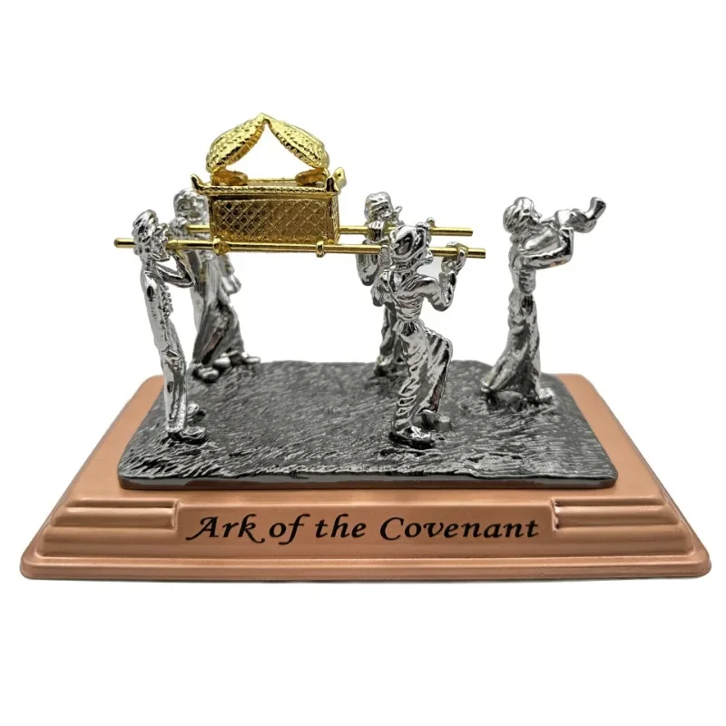 The Ark of the Covenant has gold and copper brackets Jerusalem Jewish identity testimony Statue Metal Handicraft decorations