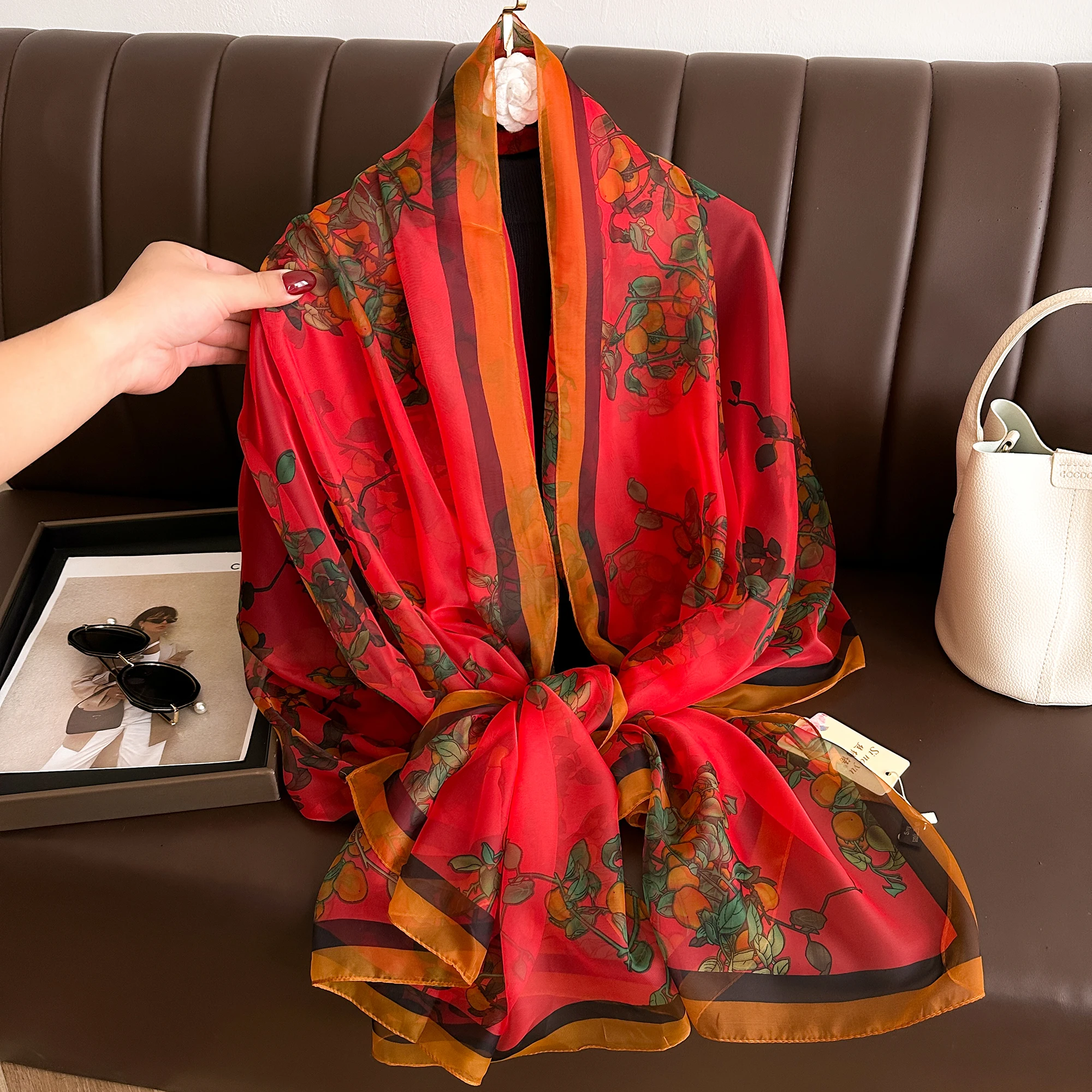 2025 Four Seasons Fashion Dustproof Big Bandanna Popular Yourou Silk Shawls Scarves NEW Luxury Print Sunscreen Beach Towel