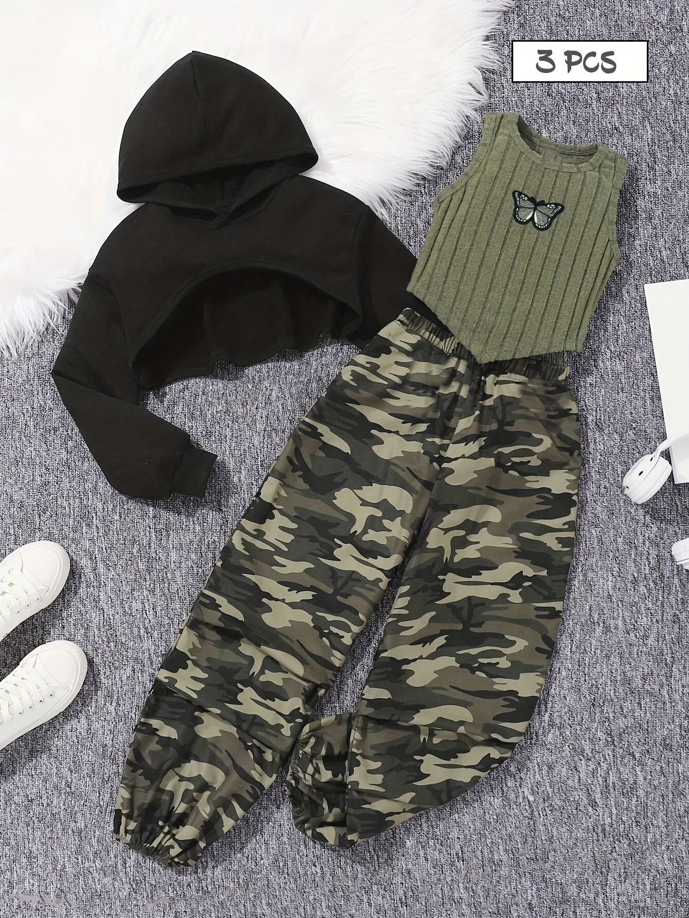 3-teiliges Camo-Outfit-Set für Mädchen, bauchfreier Kapuzenpullover + Cami-Top mit Schmetterlingsstickerei + Jogginghose mit Camouflage-Print, Kinder-Streetwear