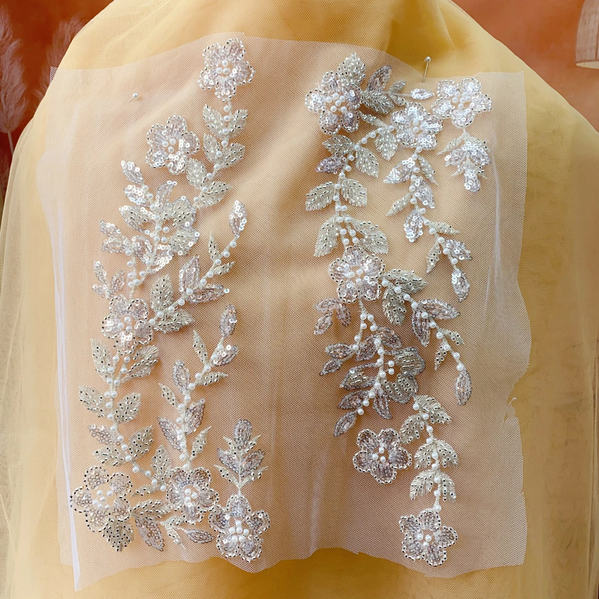 Silber Perlen Pailletten Spitze Blumen Applique, Brautkleid Applique, DIY Braut Kopfschmuck, Spitzen kragen, Stoff Patch, Off White – Detail 6