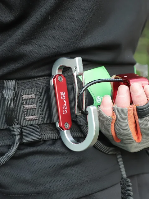 Quickdraw Carabiner Harness for High-Altitude Rescue