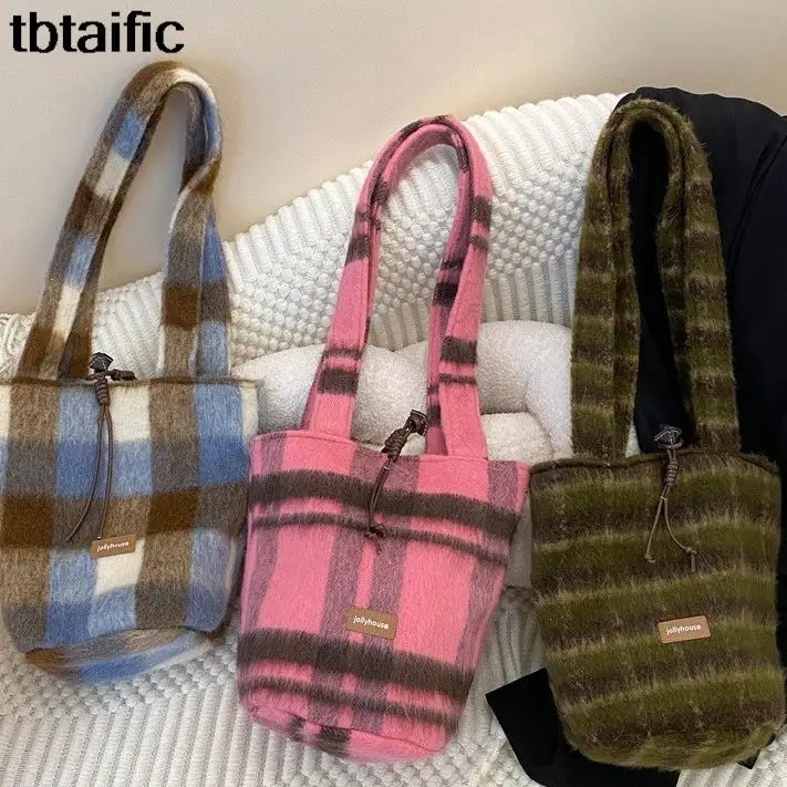 

Новинка Осень-зима 2023, женские универсальные шерстяные клетчатые сумки через плечо, плюшевая вместительная сумка-ведро в стиле ретро