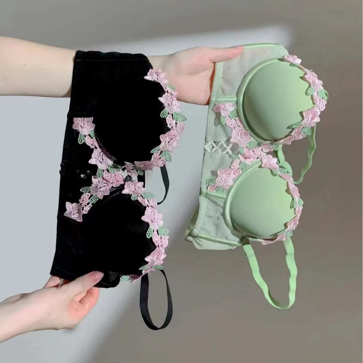 New French Retro Sexy Lace Sweet Floral Embroidery Bra Push-up Bra 3