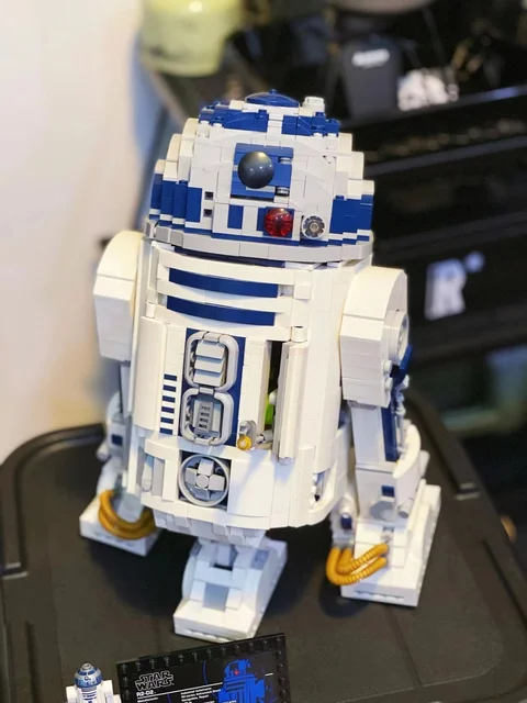 LEGO® 75308 R2-D2 - ToyPro