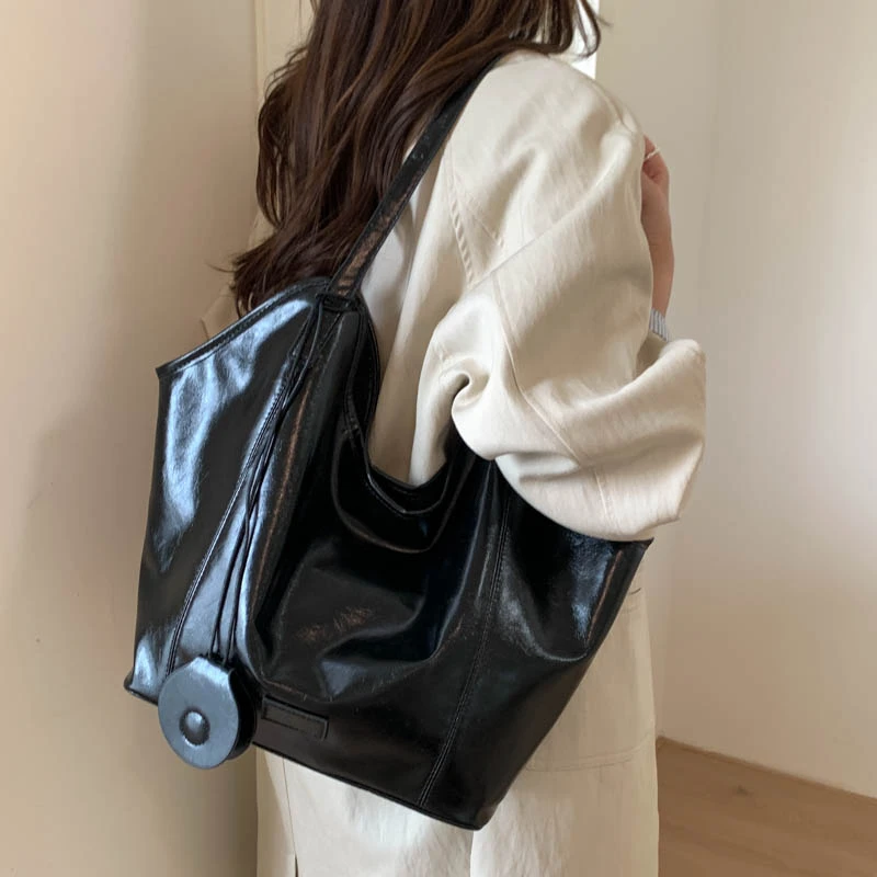 Schwarze Damentasche, große Kapazität, Umhängetaschen, hochwertige Lackleder-Handtaschen und Geldbörse, weibliche Retro-Tragetaschen, Sac a Main – Detail 8