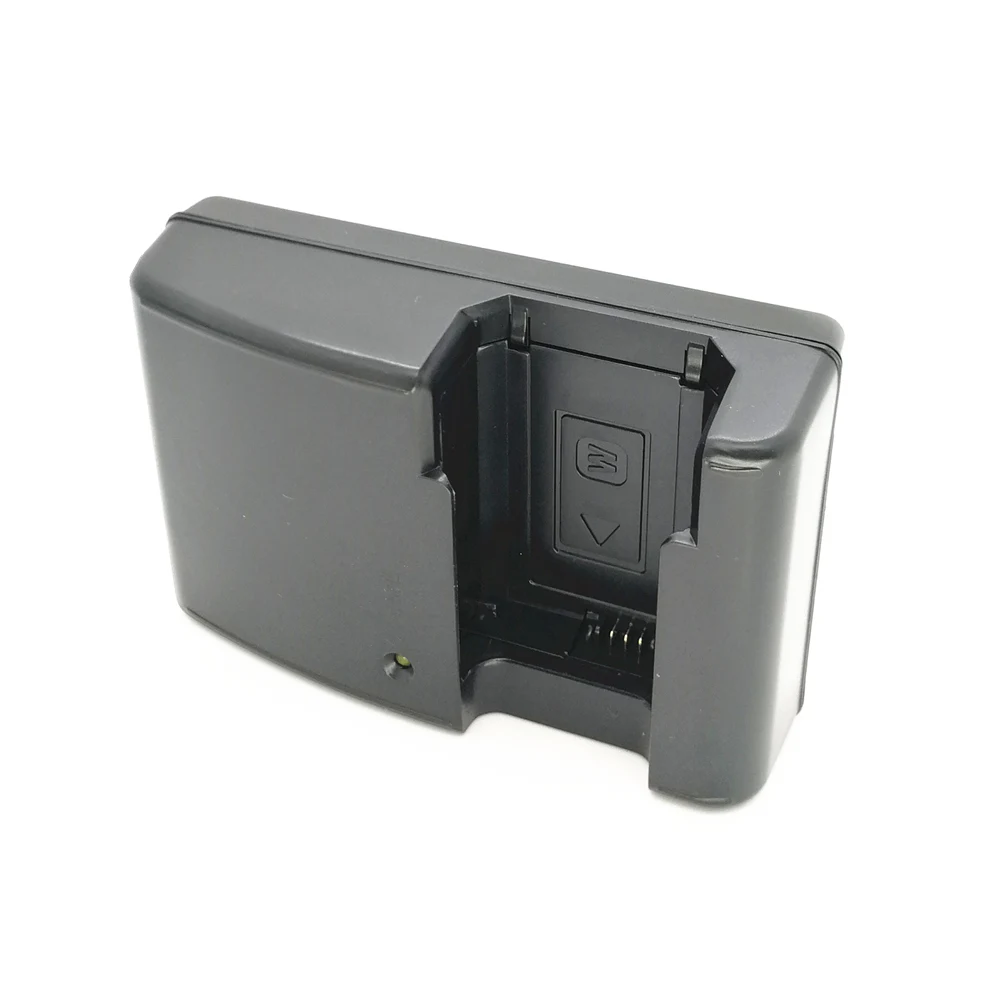 Batterie drone 3.7V 1100mAh posée à côté d'un drone, compatible avec accessoires.
