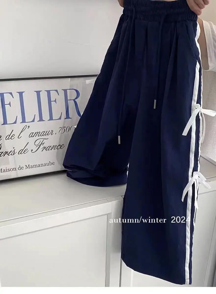 Herbst-Jogginghose für Mädchen mit seitlicher Schleife – weiche, mit Fleece gefütterte Jogginghose, stilvolle und gemütliche Herbsthose für Kleinkinder und große Kinder – Detail 3