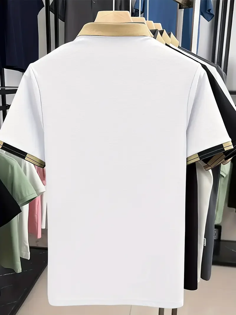 Polo bianca minimalista con colletto decorativo e striscia sulle maniche - immagine 2