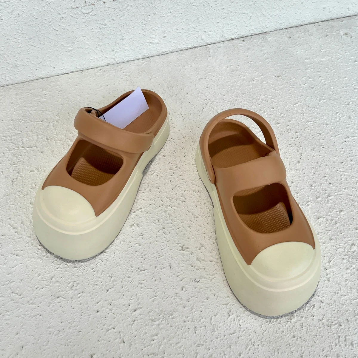 Рисунок 2 - Сандалии женские универсальные на толстой подошве