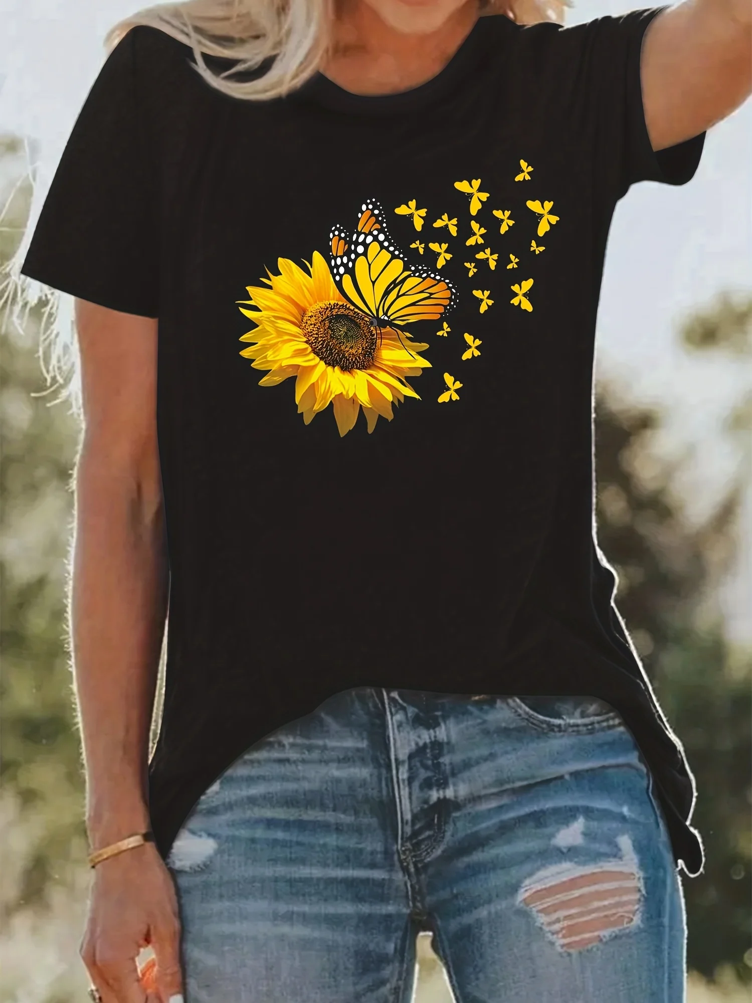 

Women's Butterfly Print T-Shirt - Short Sleeve Casual Top for Summer and Spring
