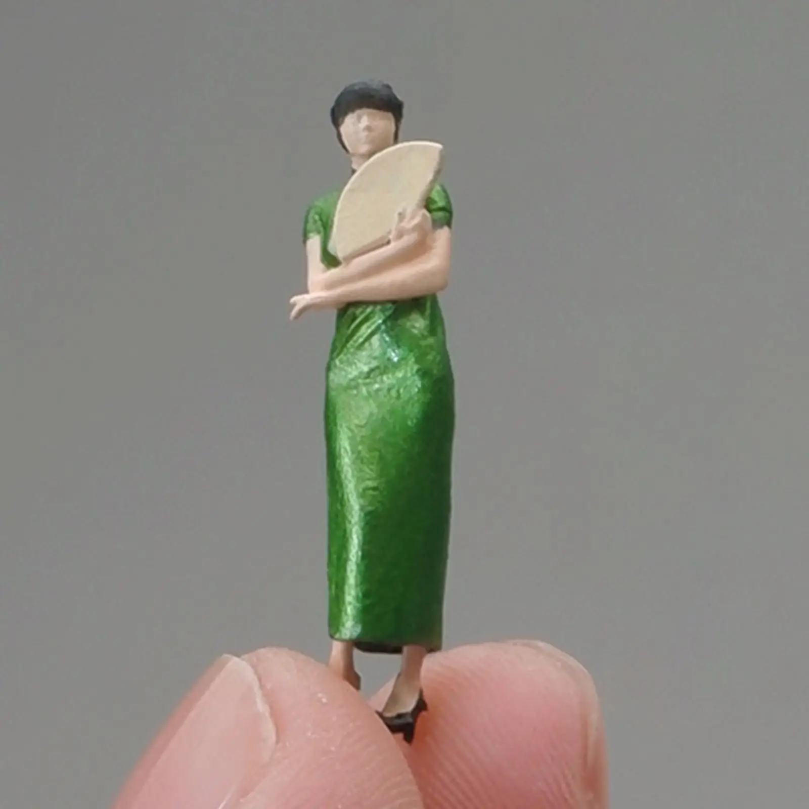 1/64 People Figure Chinese Cheongsam Girl Collectibles Miniature People Figurine for Photography Props Scenery Landscape Decor