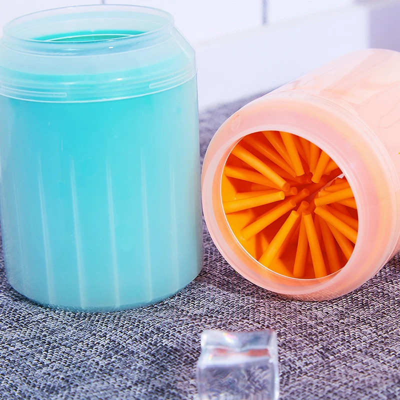 Outdoor-portable-pet-dog-paw-cleaner-cup-soft-silicone-foot-washer-clean-dog-paws-one-click.jpg Kültéri Hordozható Kisállat Kutya Mancs Tisztító Csésze Puha Szilikon Láb Mosó Tiszta Kutya Mancsok Egy Kattintás Kézi Gyors Mosás Tisztítószer - Image 3