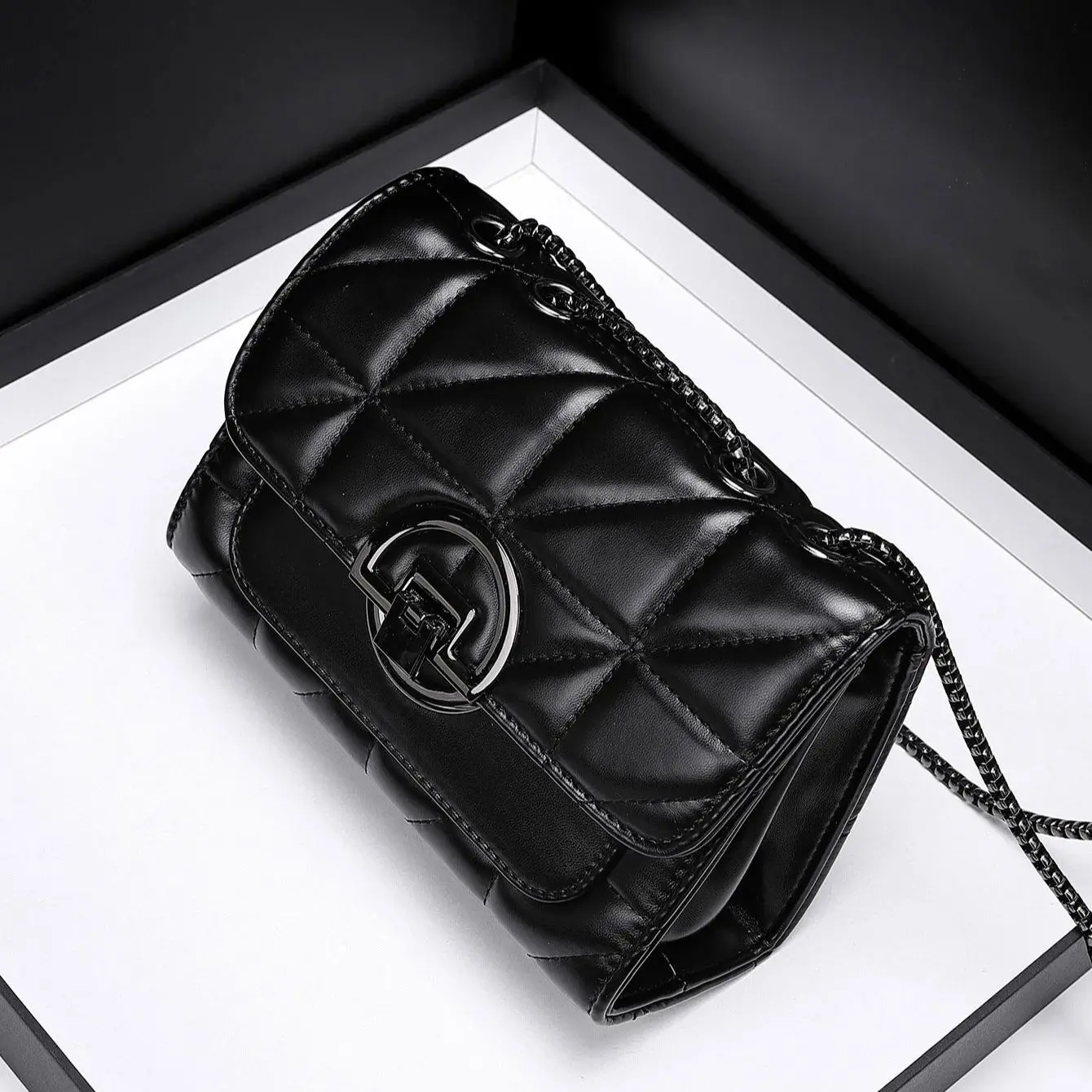 حقيبة كروس صغيرة منقوشة عصرية ومتعددة الاستخدامات...