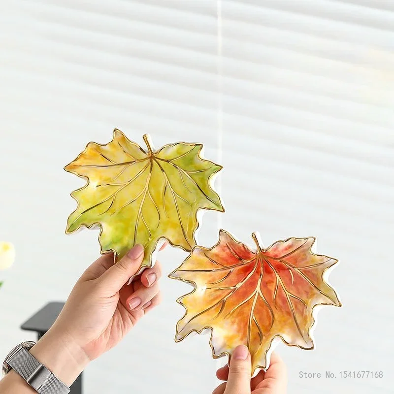 Creative Light Luxury Maple Leaf Soap Box, Storage Rack Ceramic Home Bathroom Supplies No punching Draining Water Soap dish, 1Pc