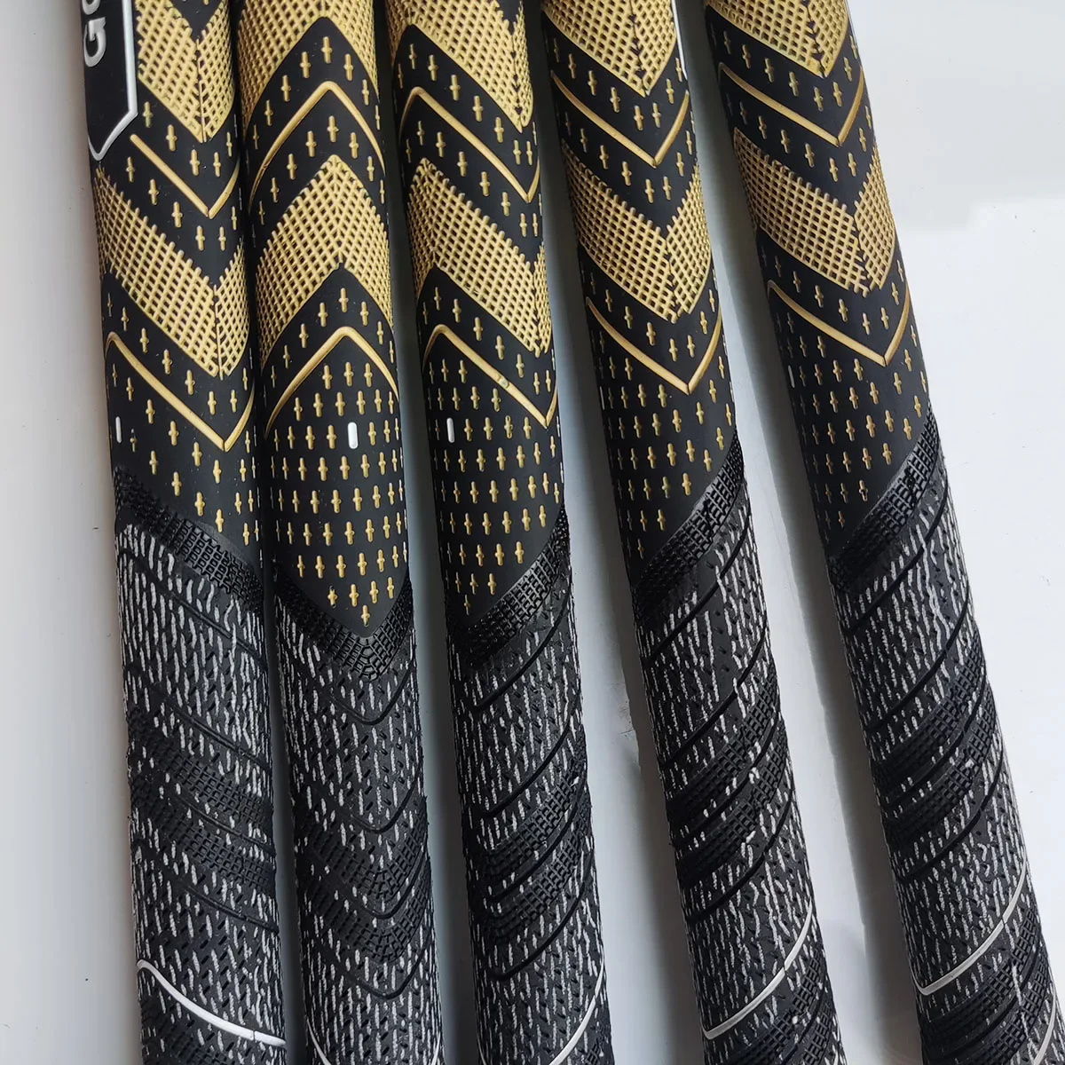13pcs Standard Plus 4 Golf Grip Rubber 13pcs Midsize Golf Grips CottonYarn Golf Club Grips Iron and Wood Universal Golden 3