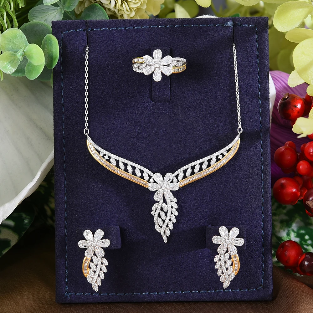 

Женский комплект из колье, серёг, кольца и кольца