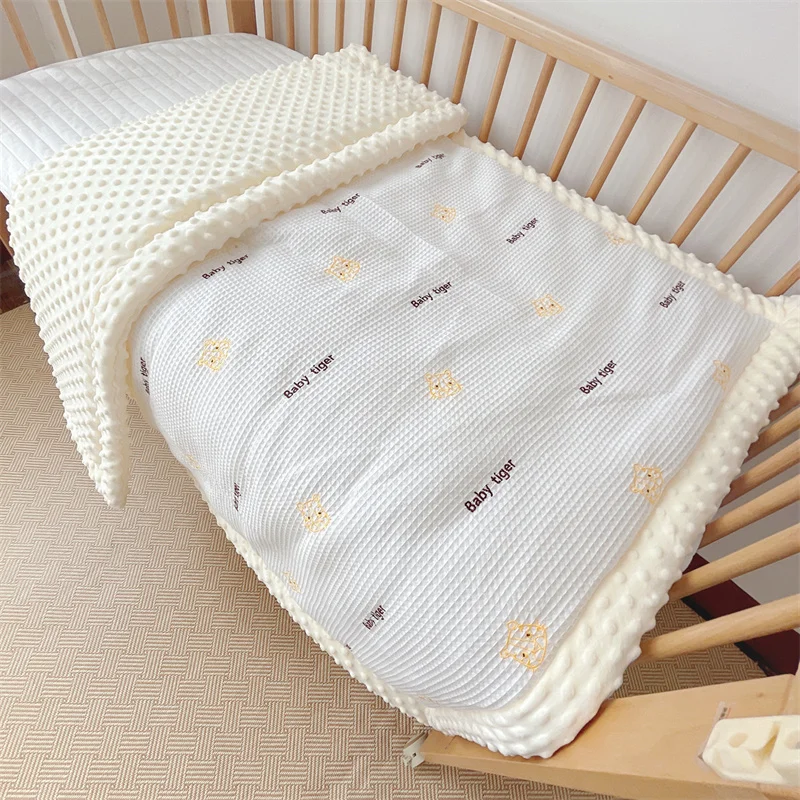 Yuan Frost baby baby Waffle cotton embroidered thickened by autumn and winter bean velvet soothing cartoon quilt cover