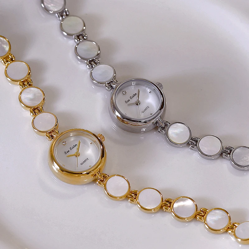 Elegant Women's Gold Bracelet Watch - Stylish & Fashionable Timepiece