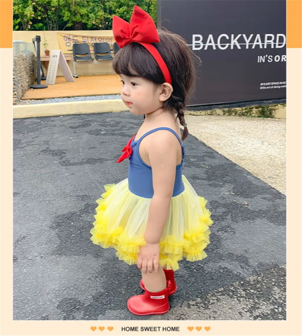 Children's swimsuit girl 2024 new summer 3-6 year-old children's little princess suspender skirt siamese baby sweet swimsuit.