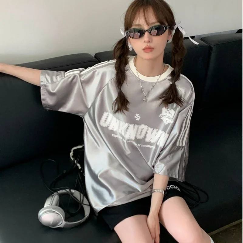 Oversized Anime Tees: Fashion That Speaks Louder Than Words