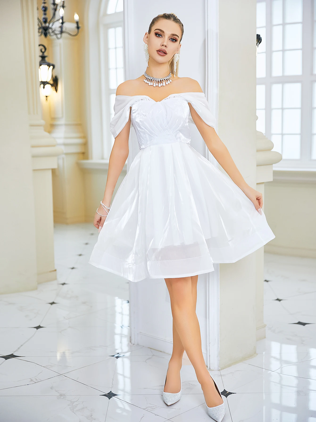Vestido branco online curto chique