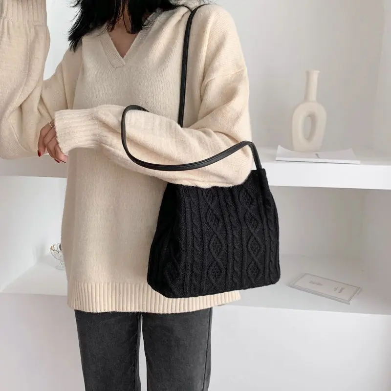 

Wool Knitted Women's Shoulder Bag Designer Woven Striped Handbag Fashion Armpit Bag Buckle Bucket Female Tote Bags