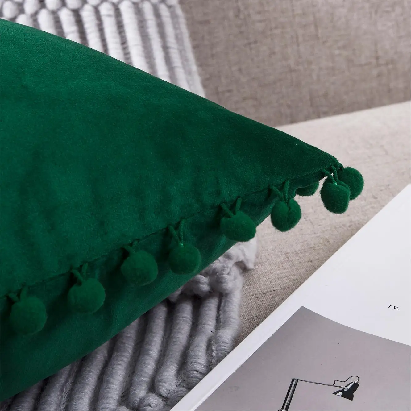1 Pc Throw Pillow Cover 30x50 cm 45x45 cm Couch Pillow Cases Soft Solid Velvet Cushion Cover with Pom-Poms Ball