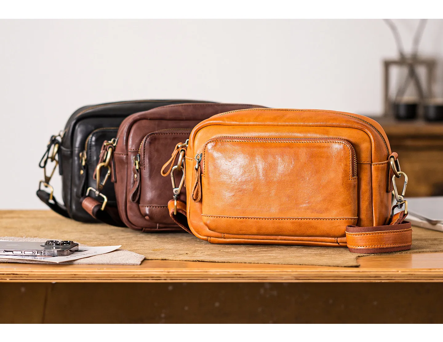 Einfache, handgefertigte Vintage-Umhängetasche aus pflanzlich gegerbtem Rindsleder für Herren, Outdoor-Reisetasche, luxuriöse Umhängetasche aus echtem Leder für Teenager – Detail 1