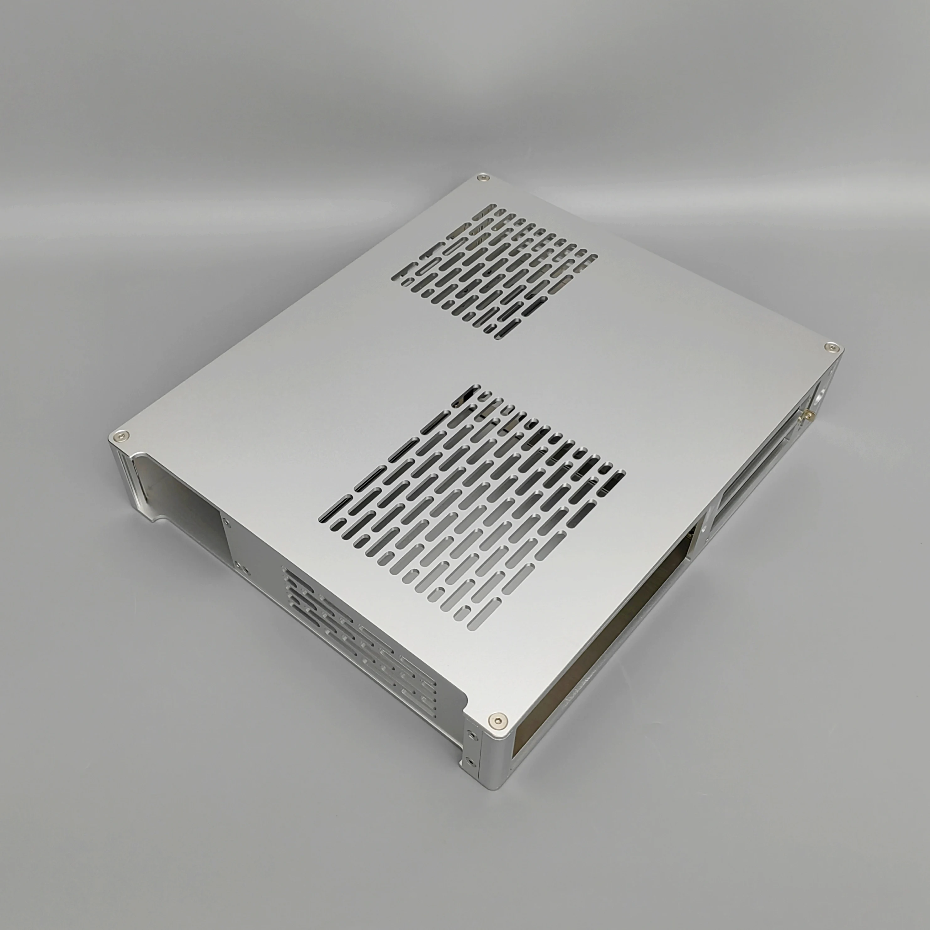 4-liter portable mini ITX tiled small host S35 chassis vertically placed to support dual fan graphics card