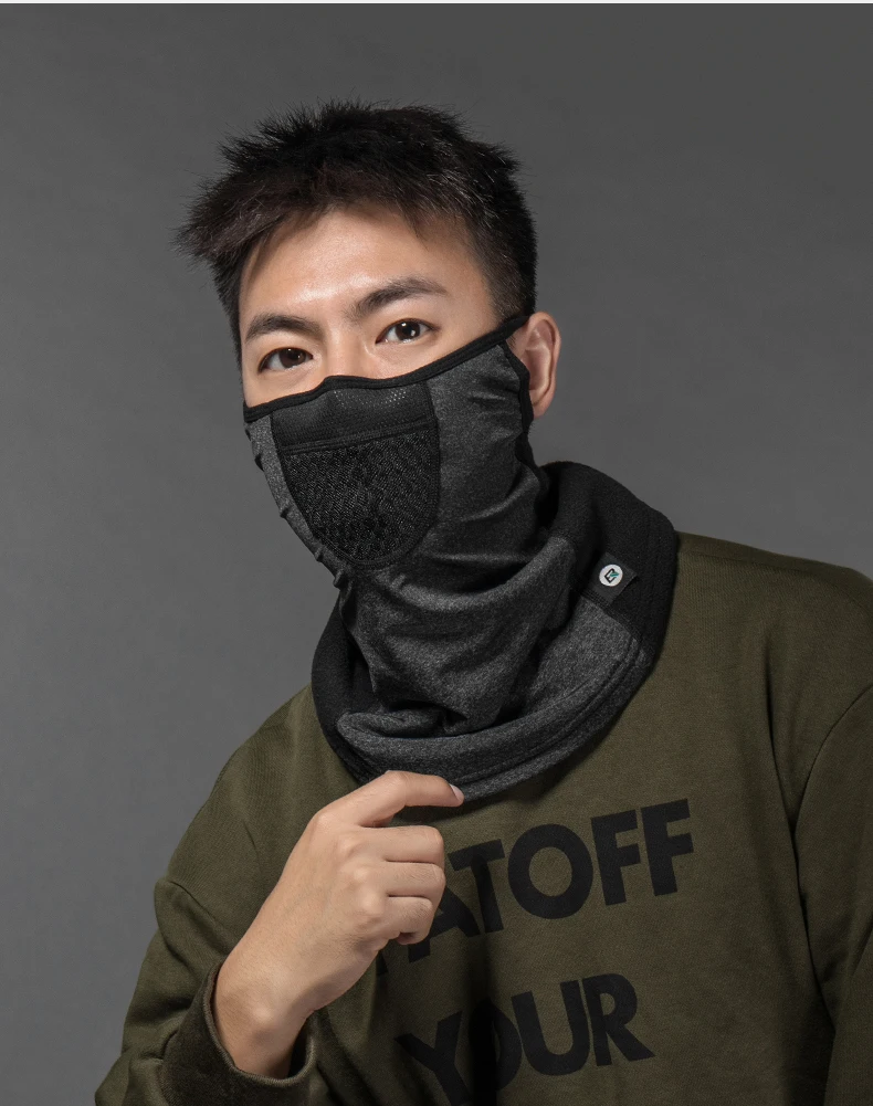 mask stretching fabric detail