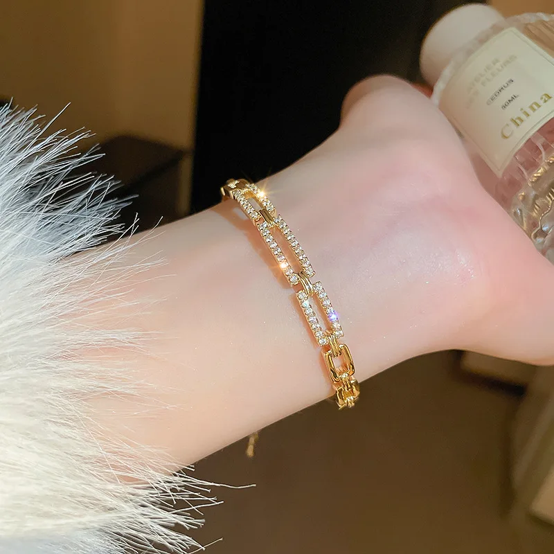 2023 New Korean Luxury Exquisite Geometric Bracelet Europe America Fashion Shining Crystal Bracelet Women's Banquet Jewelry 4