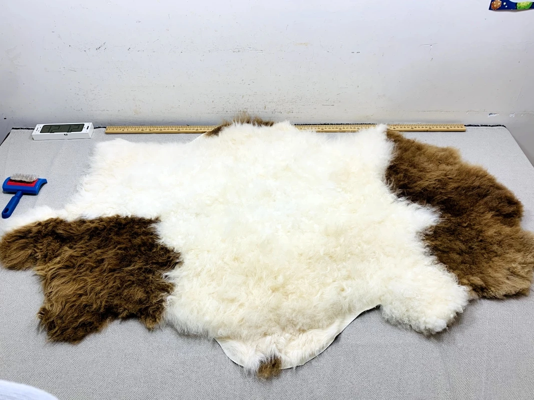 

Brown and White Lambskin Leather Rugs, Vintage Home Décor, Cloakroom Sofa Cushions, stool Cushions, Lambskin Coat Material