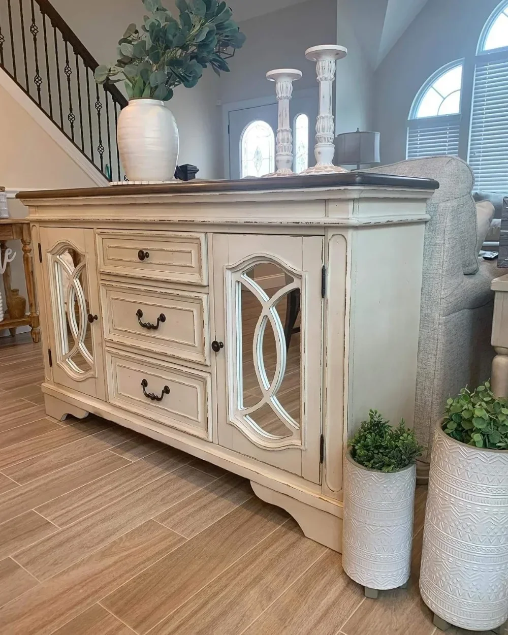 Realyn French Country Distressed Dining Room Buffet or Server, Chipped White 6