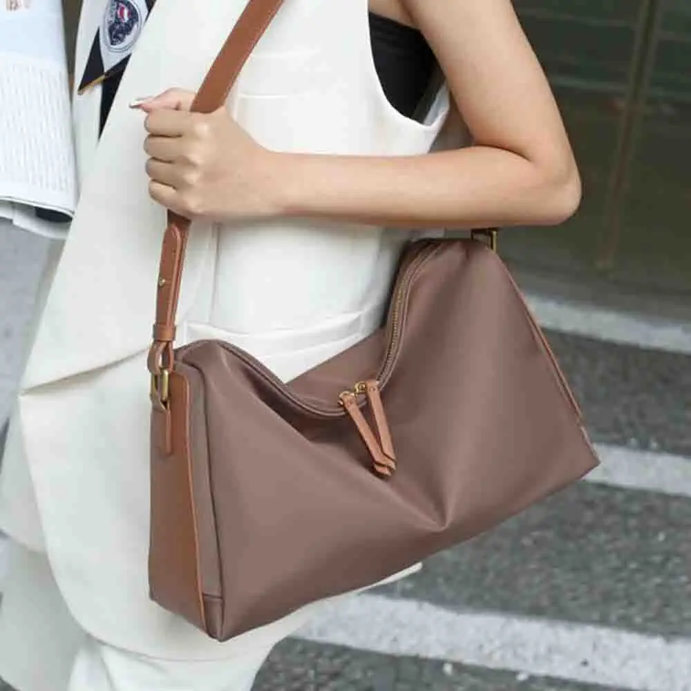 

New Minimalist Style Women Bag Lightweight Waterproof Nylon and Cowhide Large Shoulder Satchel Bag Luxury Lady Pouch 2023 New