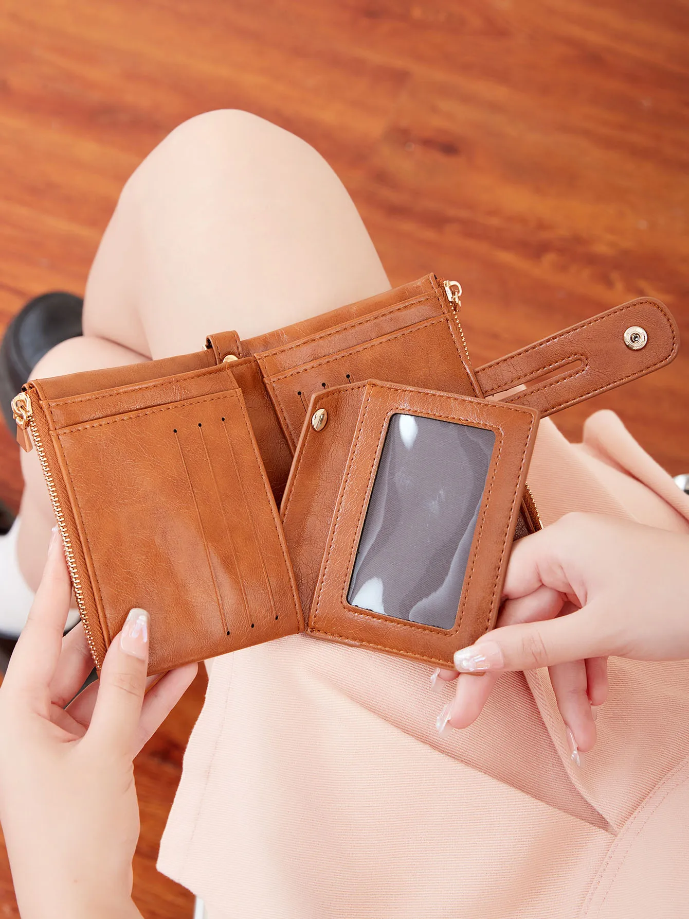 Women's High-Quality PU Leather Wallet with Chain - Large Capacity, Short Card Holder, Retro Design