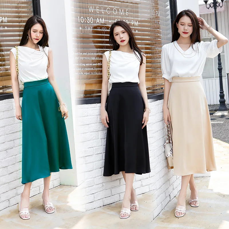 

Half length skirt, elegant temperament, acetate satin finish, drape feel, comfortable high waist, large hem, mid style