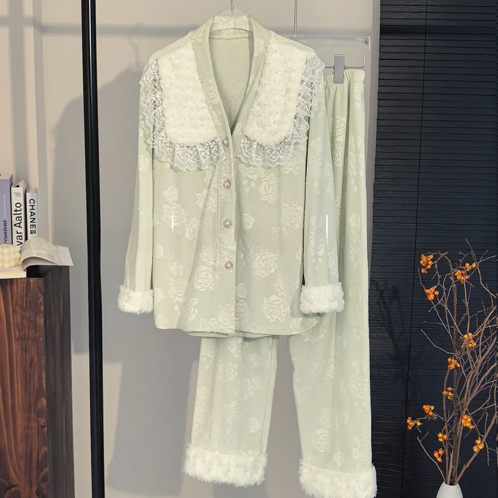 مجموعة ملابس نوم مخملية بأكمام طويلة من Sweet Rose...