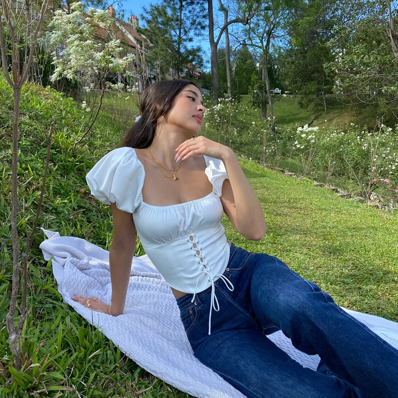 Blusas Blancas Blusa En Viscosa Con Cuello Alto Y Manga Abullonada