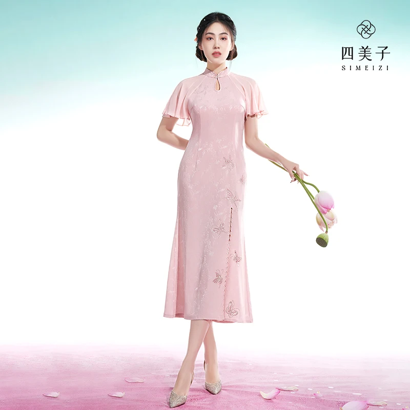 

SIMEIZI HANFU Early Autumn Pink Mid-sleeve Front Slit Dress 2023 New Chinese Style Embroidery Improved Cheongsam