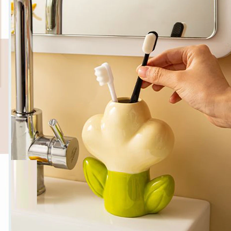 Ceramic Toothbrush Bucket, Household Bathroom Supplies, Creative Light Luxury Cute Flower Shape Toothbrush Cup, 1Pc