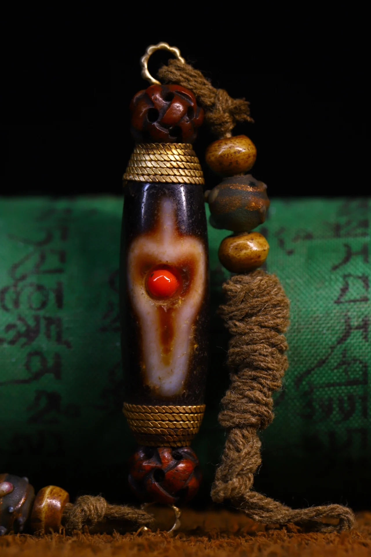 

3"Tibetan Temple Collection Old Natural Agate filigree Mosaic Gem gZi Beads Vajra nine eyeballs Amulet pendant Town house